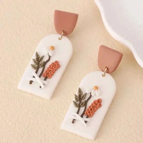 Polymer clay floral Daisy earrings - Picture 1 of 2